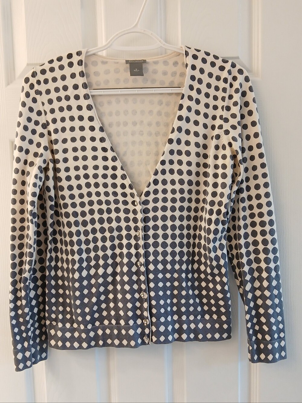 Ann Taylor Deep‑V Silk‑Blend Cardigan – Size Medium – Ombre Dot‑to‑Diamond Print
